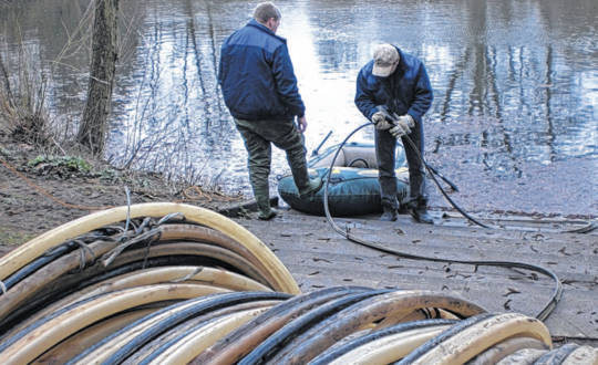 Drausy® system hoses (in the foreground) are inserted into the retention basin to minimise the volume in the sediment